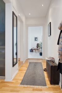 Utiliser les miroirs dans une rénovation d’entrée